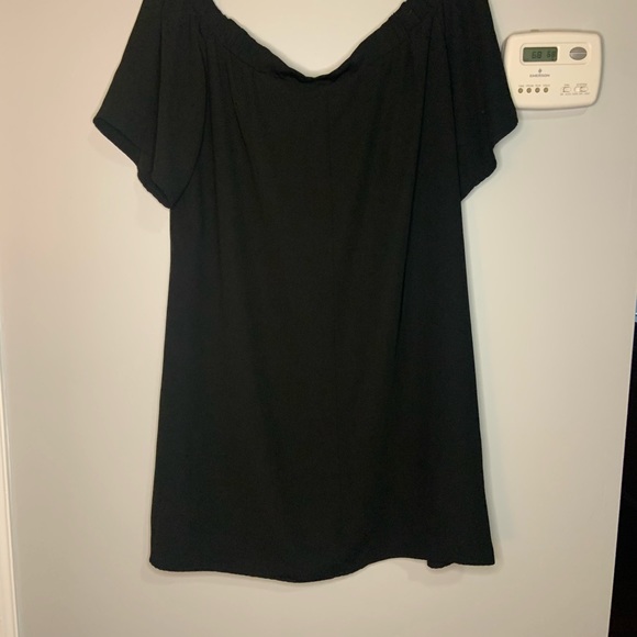 Black off the shoulder women’s Lg BP. Blouse. - Picture 2 of 4